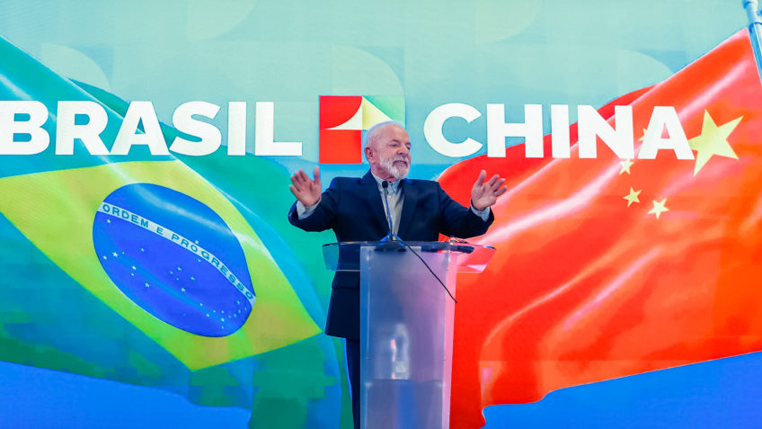 Lula elogia Trump por postura pacifista e critica Biden por discurso beligerante
