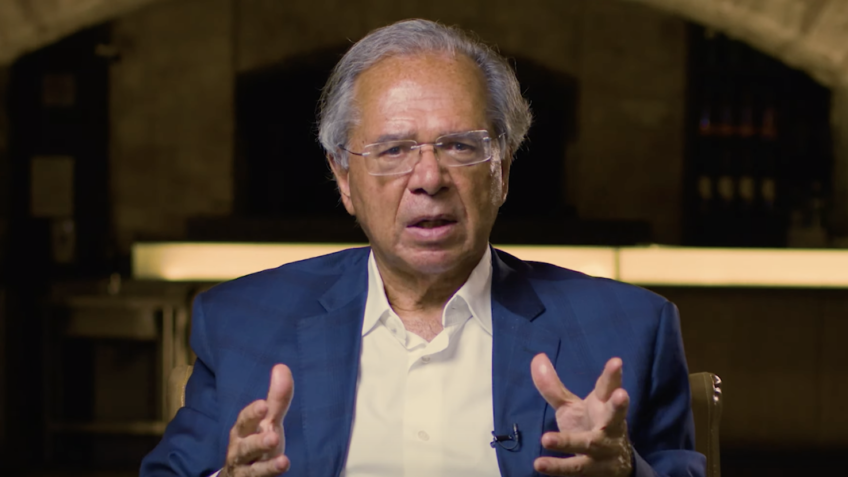 Paulo Guedes é ovacionado em evento nos EUA