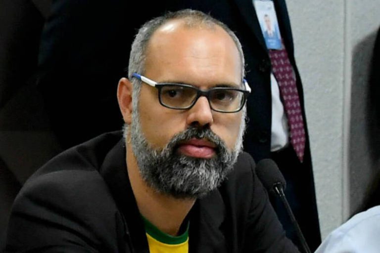 Interpol rejeita pedidos de Moraes para incluir bolsonaristas na lista vermelha