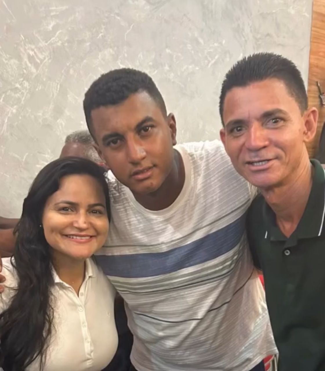 Débora Regis exonera subprefeito e sinaliza intolerância a críticas em Lauro de Freitas