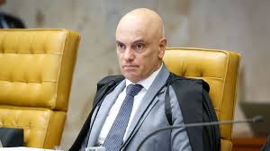 Moraes determina que PF investigue advogados de Bolsonaro por suspeita de interferência