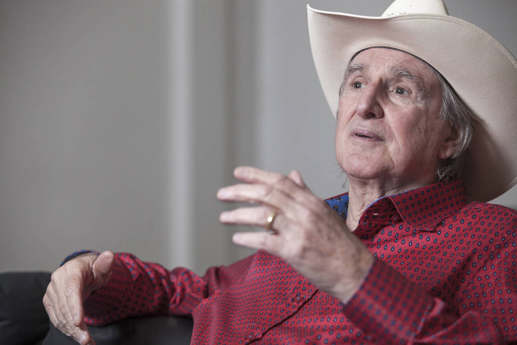 Sérgio Reis festeja 85 anos, celebra sobriedade e lamenta celular retido por Moraes