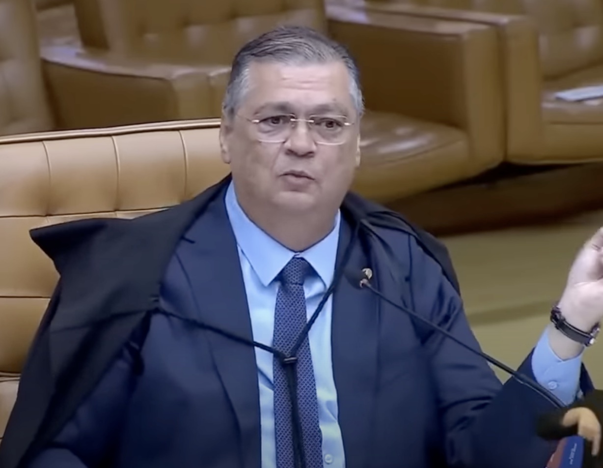 Flávio Dino defende STF após críticas de Trump e novas tarifas dos EUA