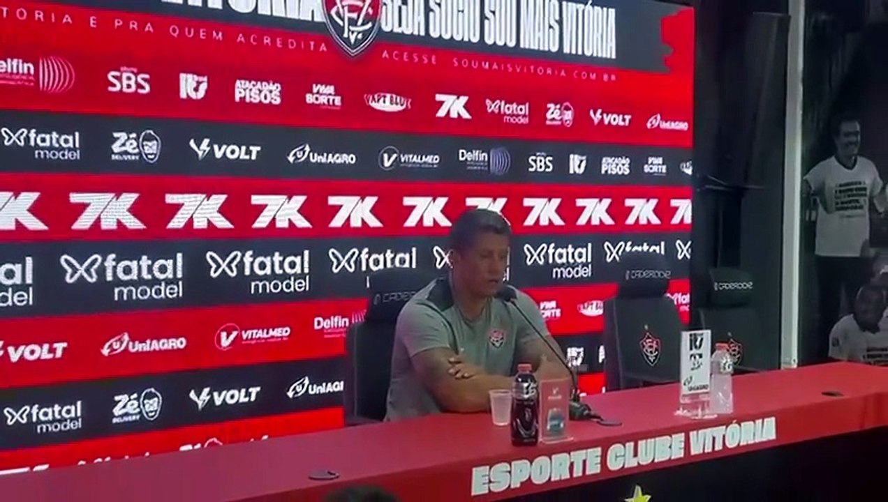 Carpini reconhece atuação “vergonhosa”, mas descarta deixar o Vitória