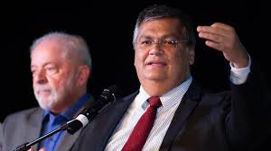 Lula nomeia indicados de Dino e Moraes para o TSE e escolhe tia de JHC para o STJ