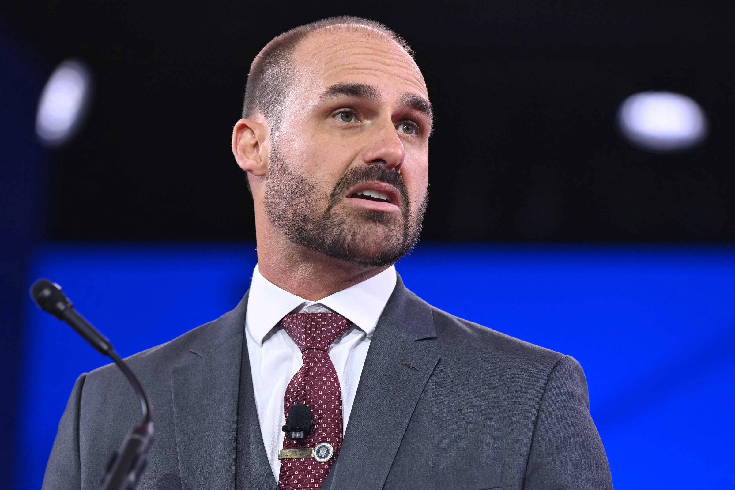 Eduardo Bolsonaro reprova Tarcísio por diálogo com EUA e aponta desrespeito