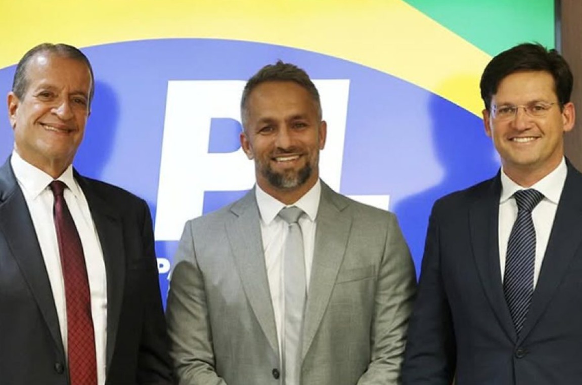 Flávio Matos rompe com Elinaldo ao se filiar ao PL e agita eleições em Camaçari