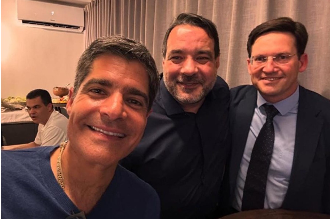 Jantar em Brasília reforça aliança entre ACM Neto e João Roma para 2026