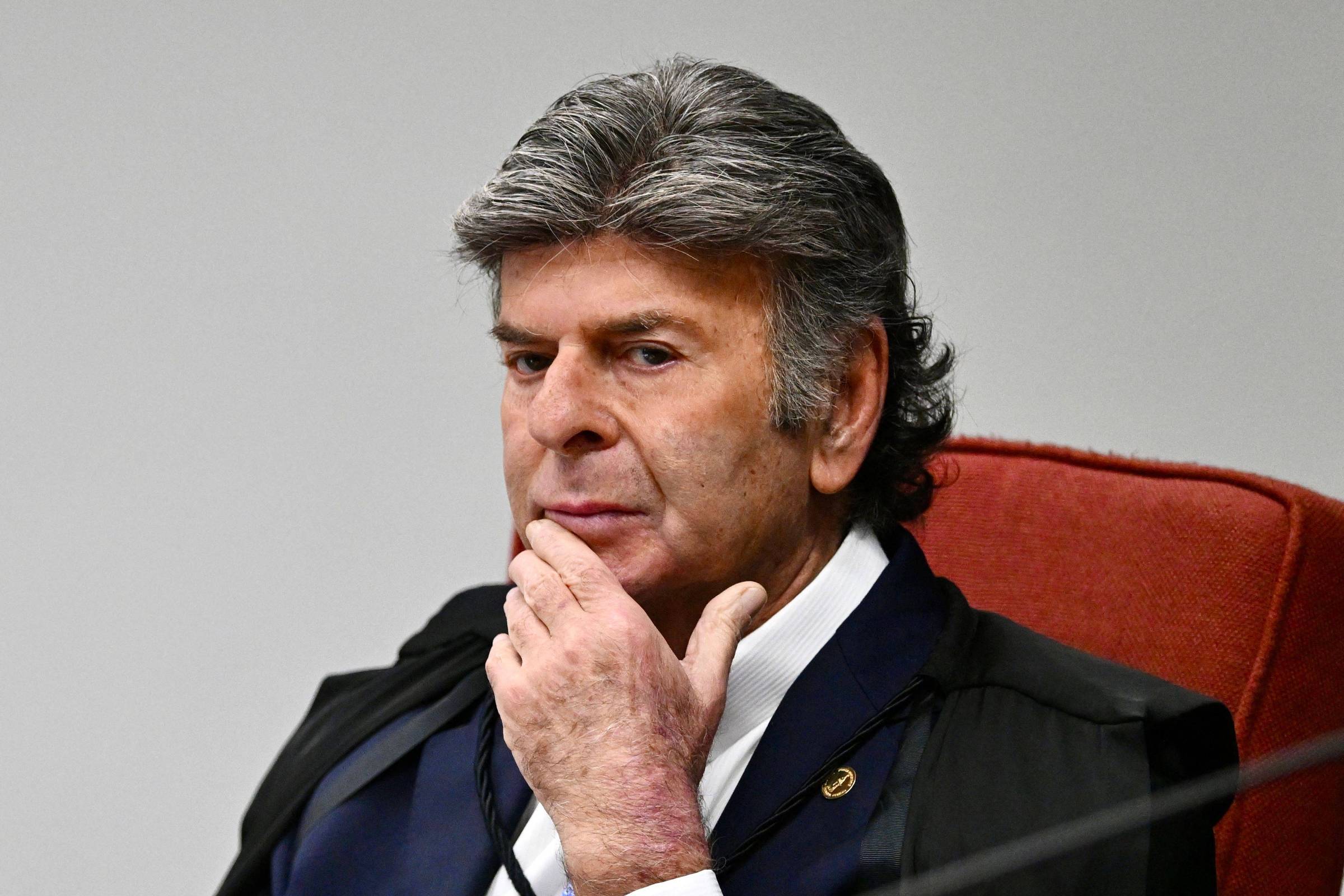 Supremo mantém medidas contra Bolsonaro, mas Fux contesta tornozeleira