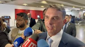 Senador Flávio Bolsonaro anuncia novo pedido de impeachment contra Alexandre de Moraes