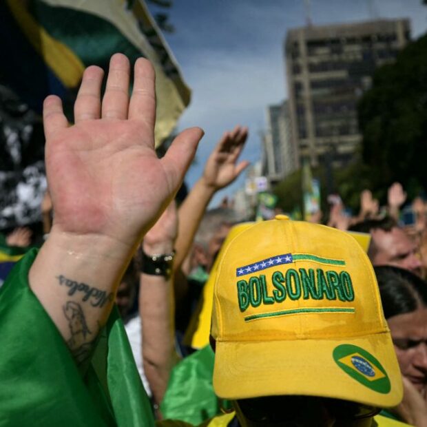 Tarcísio de Freitas hesita em mediar diálogo entre bolsonaristas e STF antes de prisão domiciliar de Jair Bolsonaro