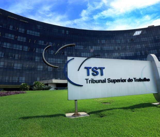 Ministros do TST recebem auxílios de até R$ 176 mil e benefícios exclusivos