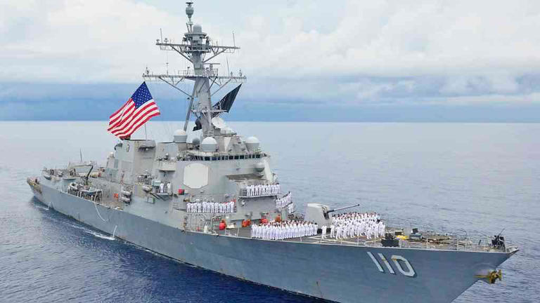 Estados Unidos intensificam pressão contra Maduro com envio de navios de guerra à Venezuela
