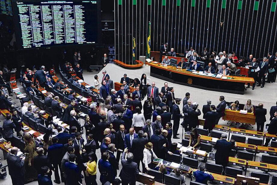 Câmara acelera votação de projeto contra adultização infantil