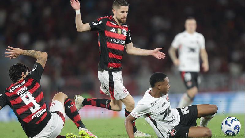 Flamengo massacra Vitória por 8 a 0 e Carille é demitido