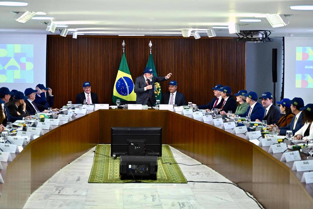 Lula aponta Tarcísio como rival em 2026 e exige lealdade do Centrão