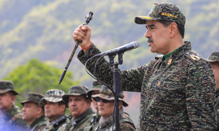 Maduro inspeciona instalações militares após manobras navais dos EUA no Caribe