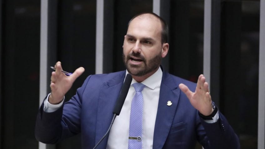 Eduardo Bolsonaro pressiona por sanções mais duras contra Alexandre de Moraes