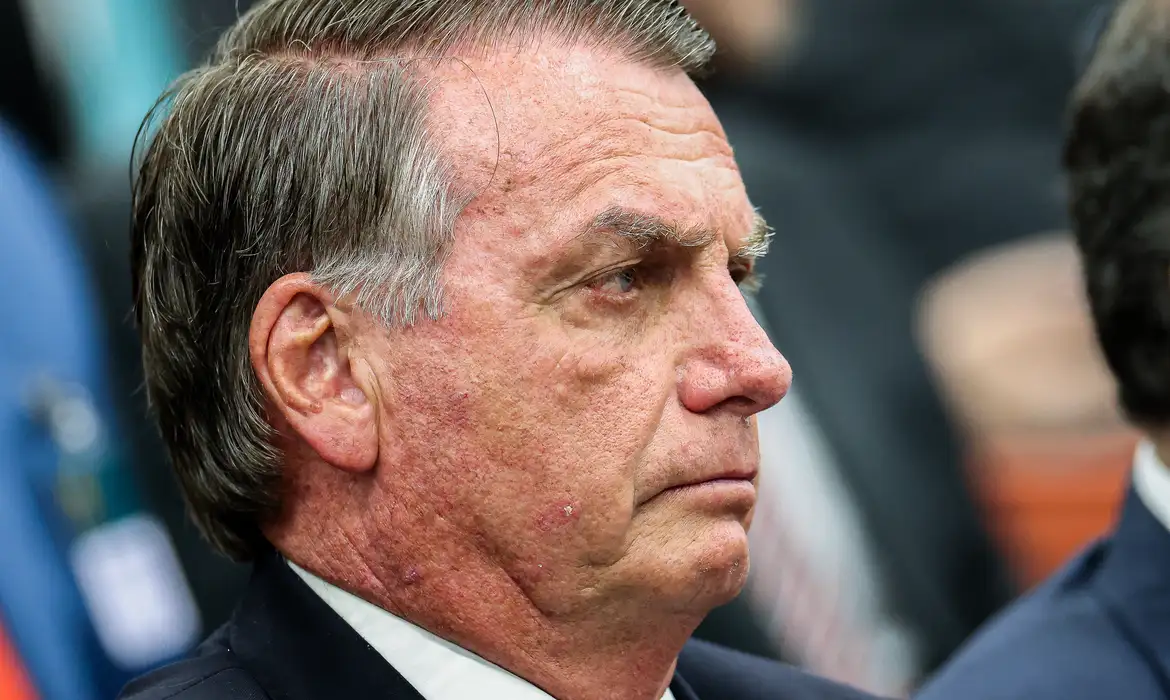 Jair Bolsonaro deve acompanhar julgamento do STF remotamente