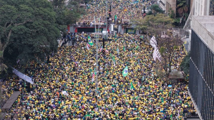 Manifestação em apoio a Bolsonaro atrai 48.800 pessoas na Avenida Paulista em meio a tensão no STF