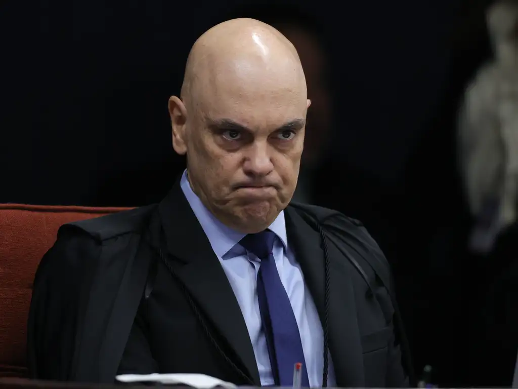 Voto de Moraes no STF pede condenação de Bolsonaro e sete réus por tentativa de golpe