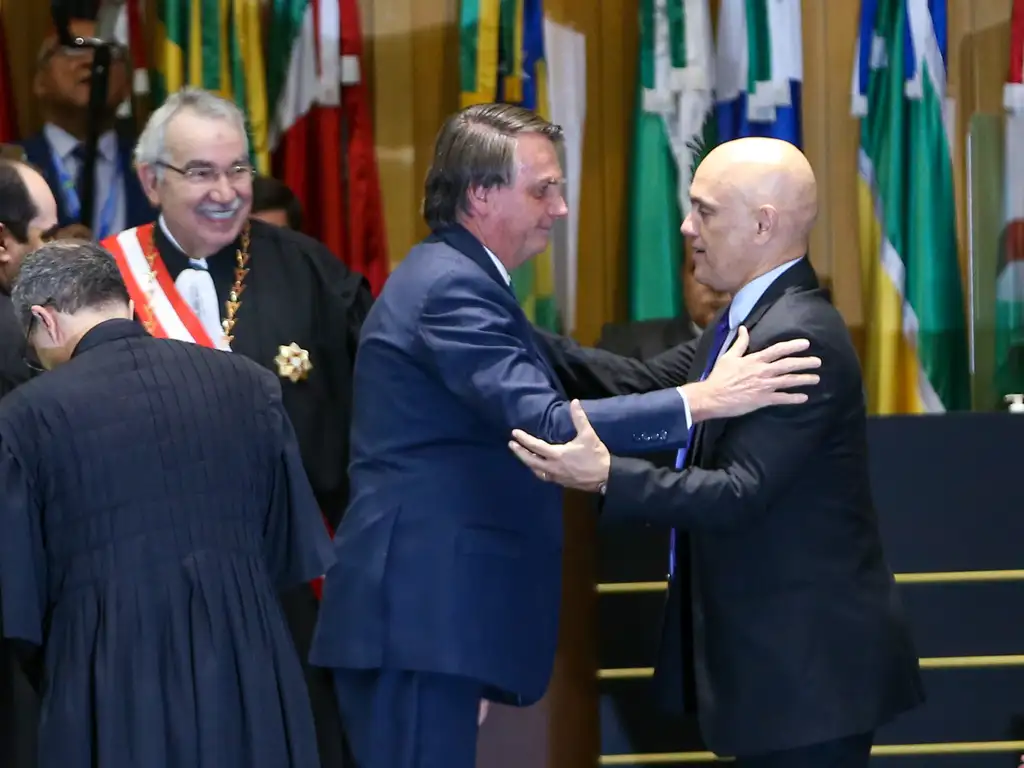 Moraes aponta ameaças de Bolsonaro ao STF em julgamento sobre tentativa de golpe
