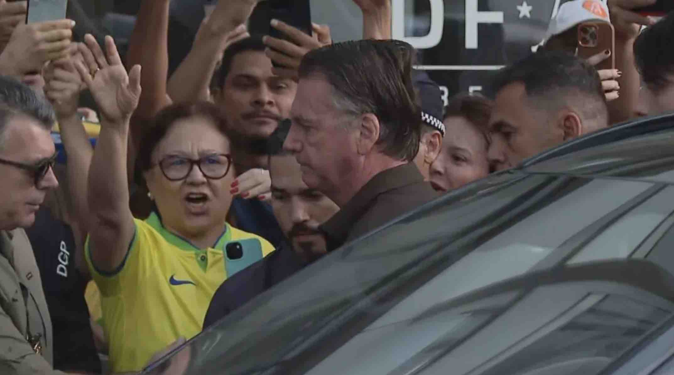 Jair Bolsonaro deixa prisão domiciliar para tratar lesões de pele em Brasília