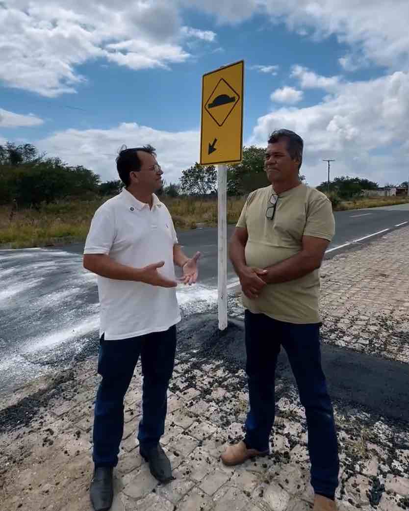Parece brincadeira: prefeito petista de Barrocas-BA inaugura quebra-mola e chama de 'sonho do povo'