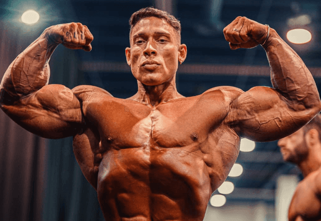 Ramon Dino faz história como primeiro brasileiro campeão masculino do Mr. Olympia