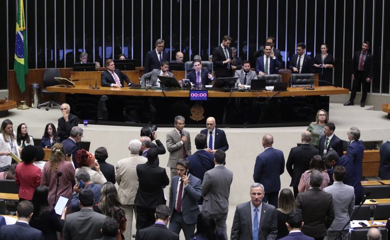 Política de combate à violência escolar é aprovada pela Câmara e segue para o Senado