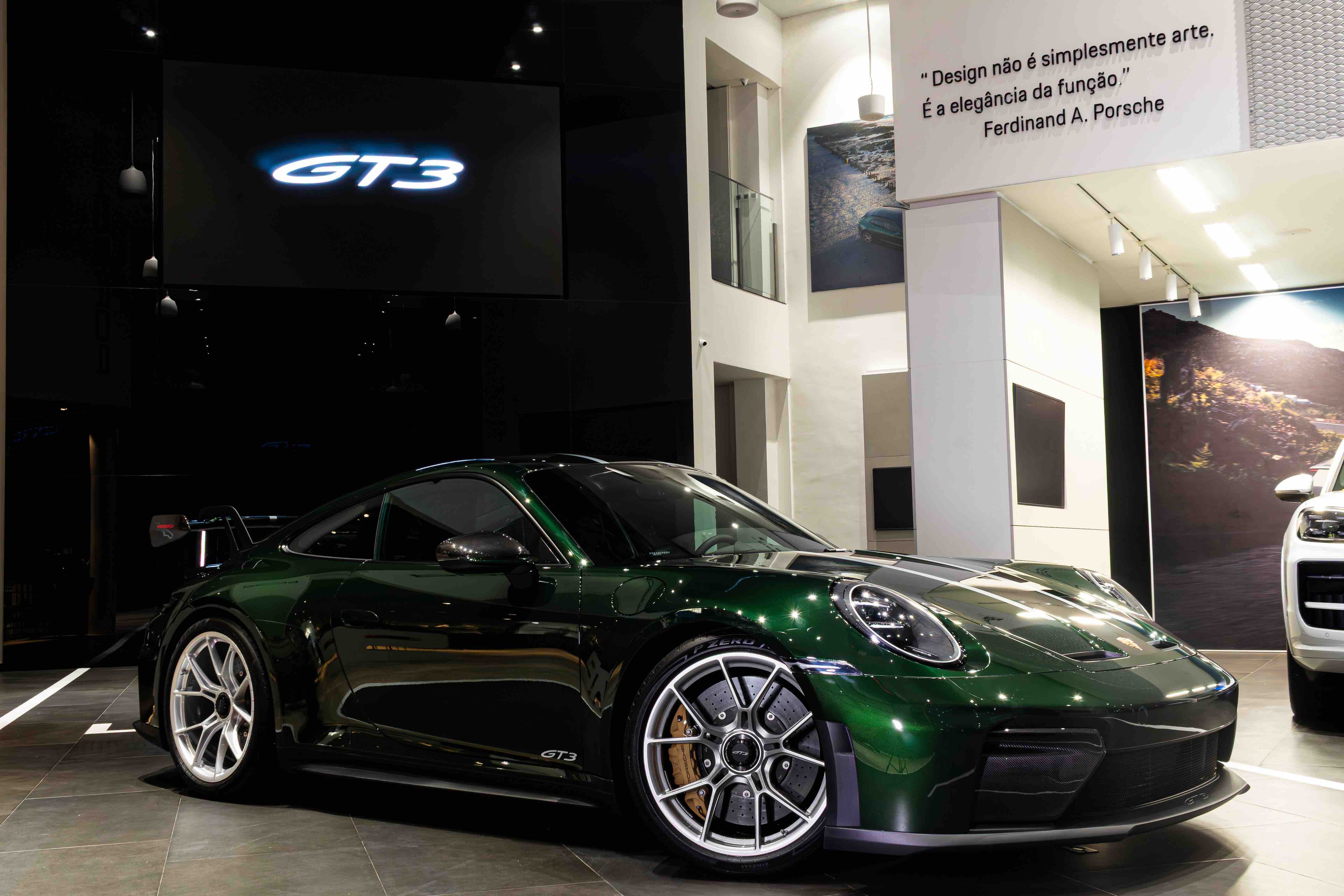 Porsche Center Salvador realiza entrega inaugural do 911 GT3 (992.2) na Bahia