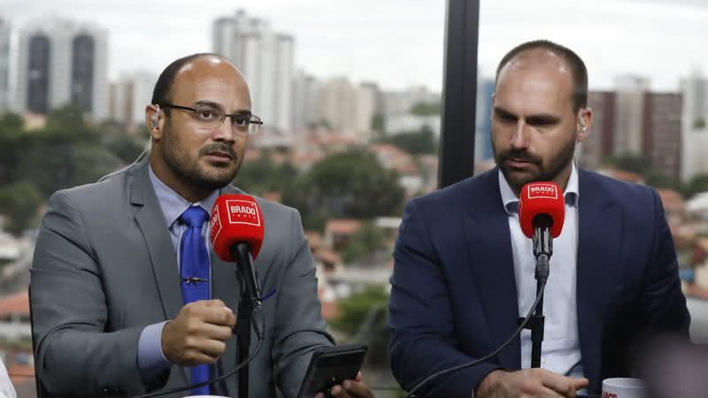 Câmara e Hugo Motta silenciam sobre bloqueio a sessões remotas de Eduardo Bolsonaro