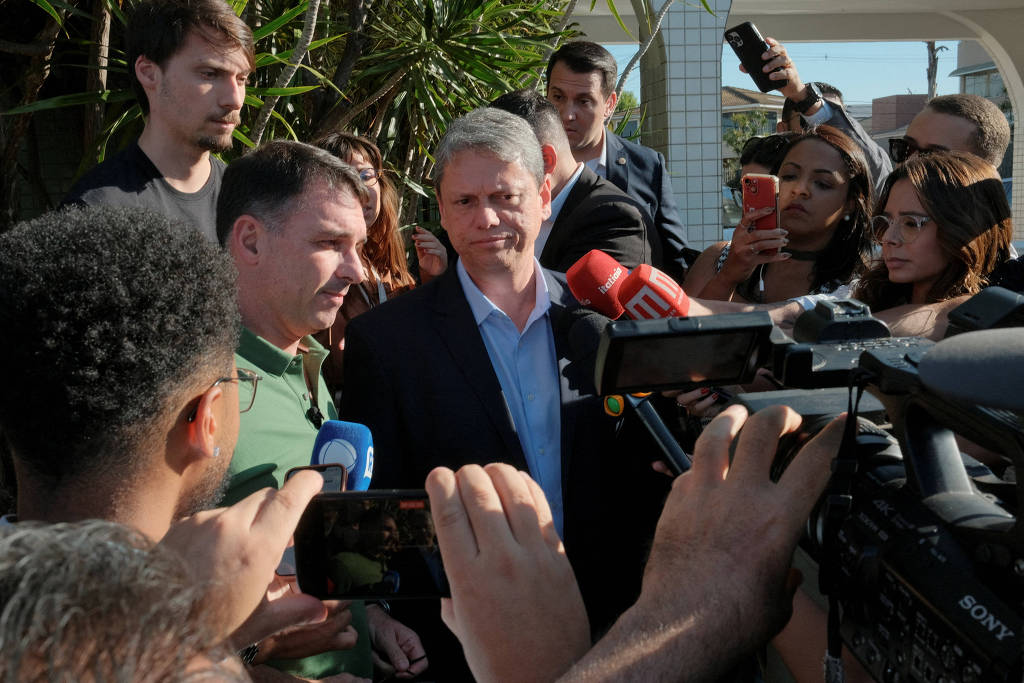 Flávio perde força e Tarcísio ganha terreno nas projeções para 2026 após detenção de Bolsonaro