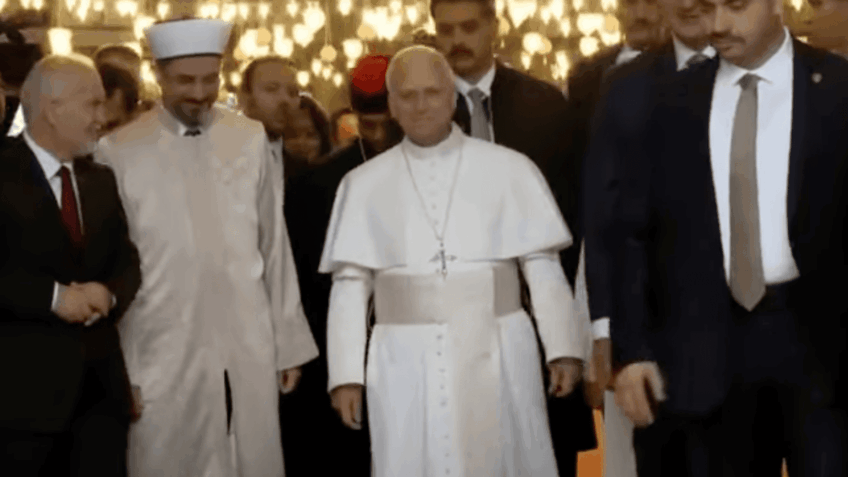 Papa Leão 14 visita Mesquita Azul em Istambul e reforça diálogo inter-religioso