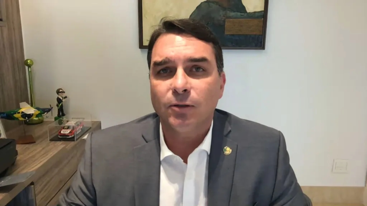 Direção do centrão e do PL desaconselha Flávio Bolsonaro a disputar Presidência em 2026