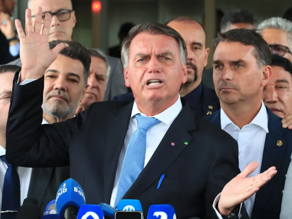 Justiça Federal corta assessores e carros oficiais de Jair Bolsonaro enquanto ele permanecer preso