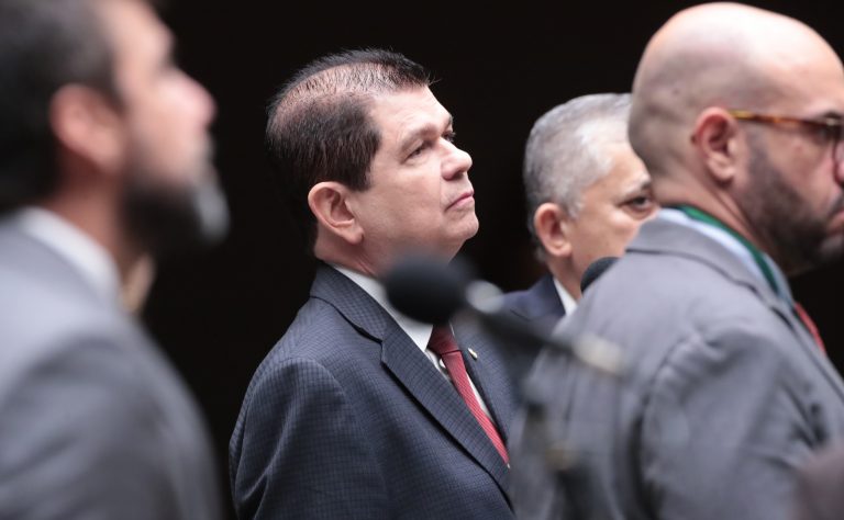 Deputados aprovam base do projeto que define gestão do IBS na reforma tributária