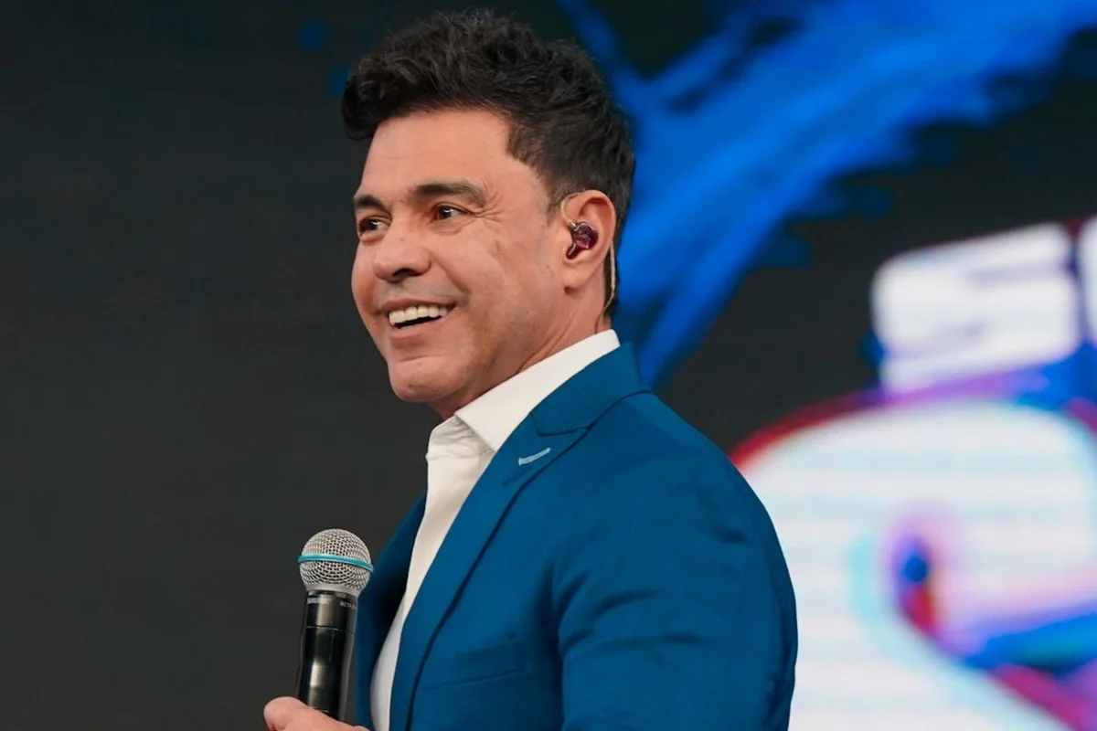 Cantor Zezé Di Camargo se retrata após críticas ao SBT e filhas de Silvio Santos