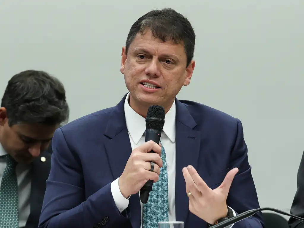 Tarcísio reafirma apoio a Flávio Bolsonaro para 2026