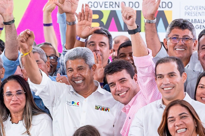 Prefeito de Serrinha é visto no Catar durante final do Flamengo