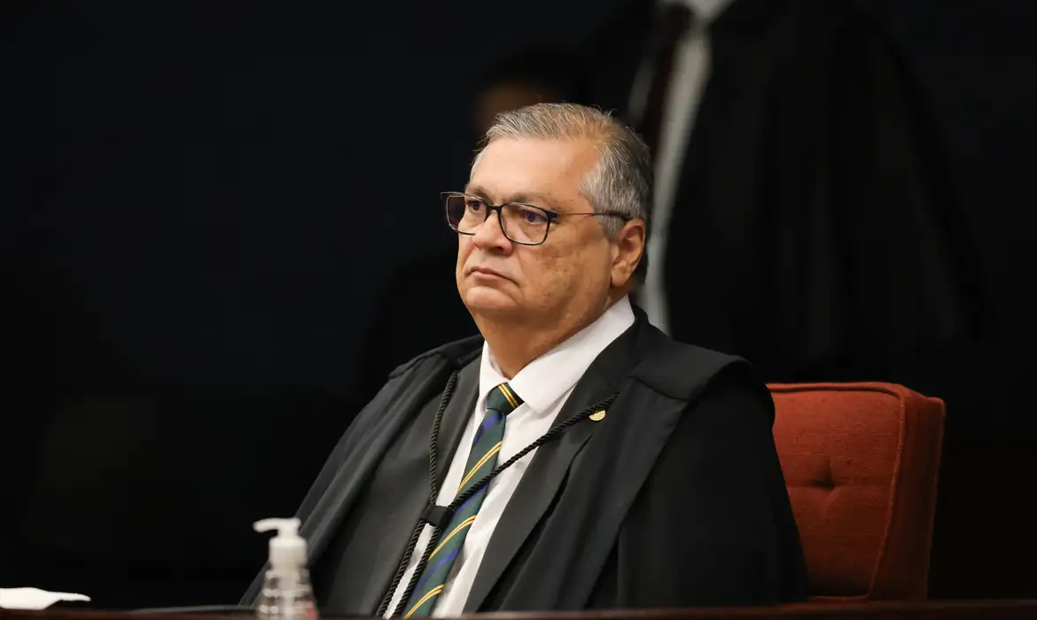 Flávio Dino bloqueia dispositivo que reativaria emendas do orçamento secreto