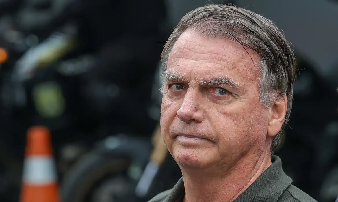 Ex-presidente Jair Bolsonaro passará por intervenção complementar contra soluços persistentes