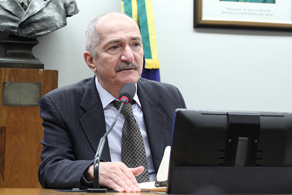 Ex-ministro Aldo Rebelo anuncia candidatura à Presidência pelo Democracia Cristã em 2026