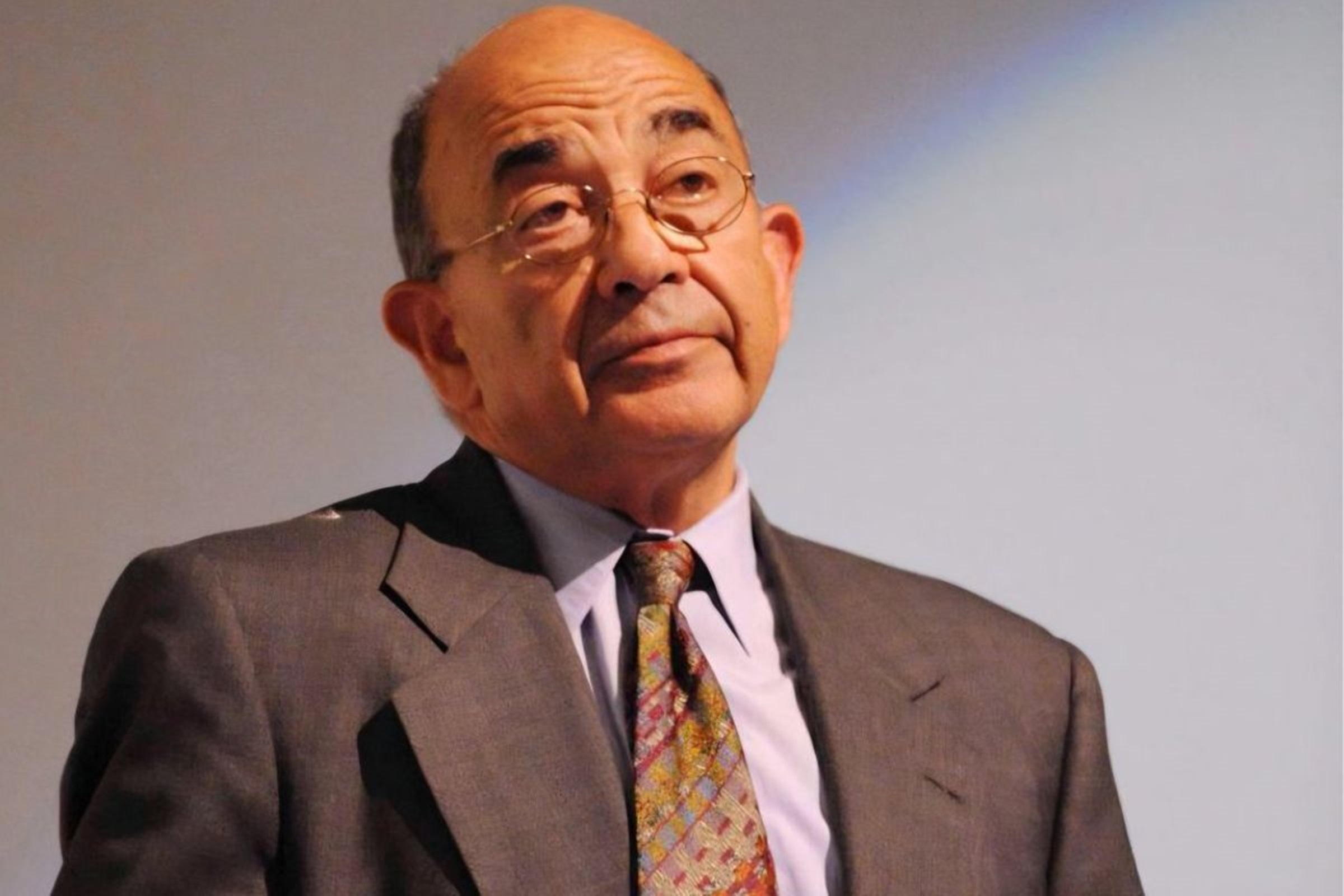 Magistrado de 92 anos indicado por Bill Clinton conduz processo contra Nicolás Maduro nos Estados Unidos