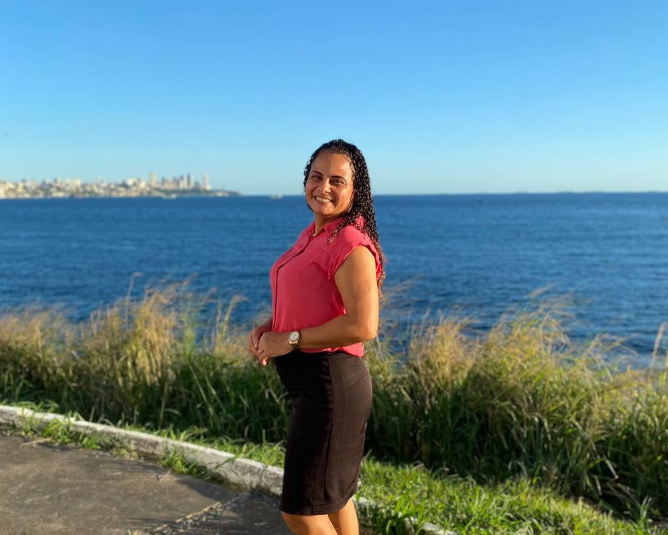 Apóstola Carine Carvalho é sepultada em Salvador sob forte emoção