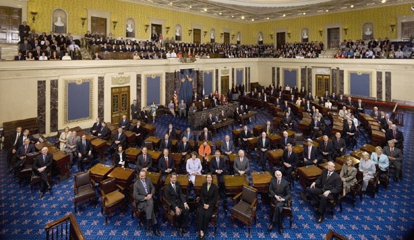 Senado americano avança resolução contra novas ações militares de Trump na Venezuela