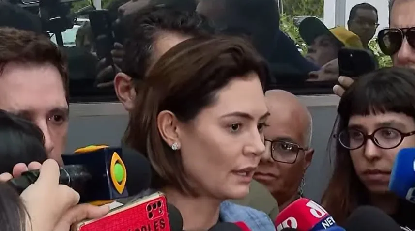 Michelle critica atendimento a Bolsonaro na Polícia Federal