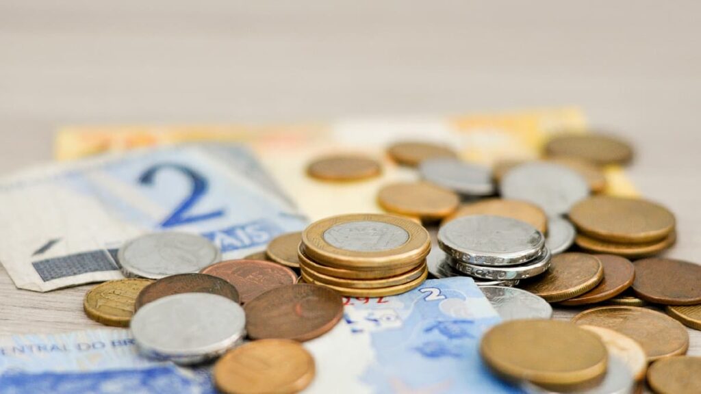 Tesouro Nacional projeta déficits primários até 2027 e prevê dívida bruta em 83,6% do PIB ao fim de 2026