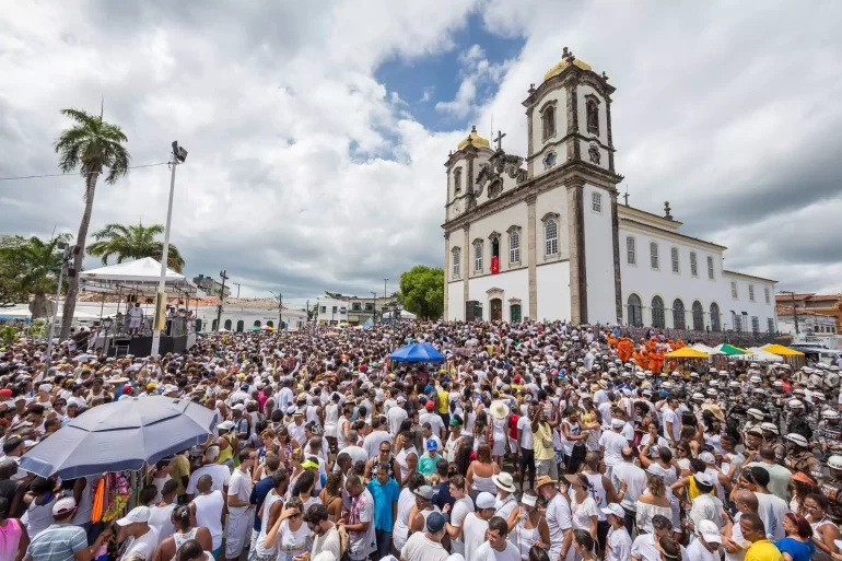 Lavagem do Bonfim atrai milhares de fiéis nesta quinta-feira em Salvador