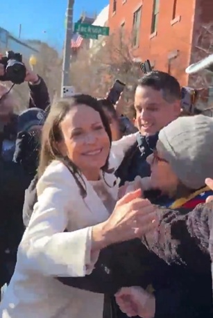 María Corina Machado é ovacionada na Casa Branca